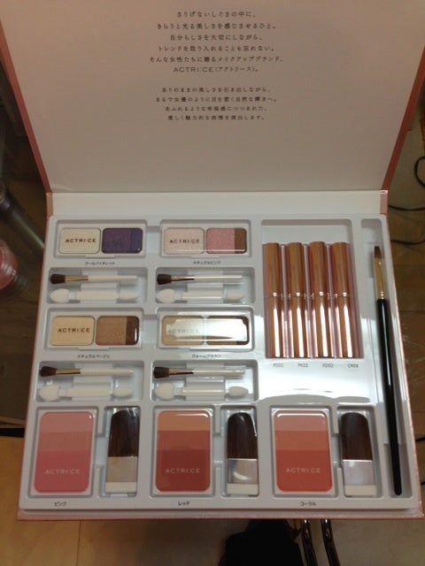 春の新色の前にアイケアしましょう